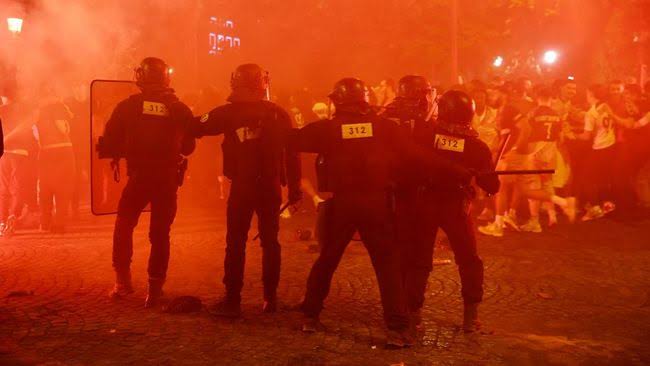 PSG Bersinar di Lapangan, Kerusuhan Paris Jadi Ironi